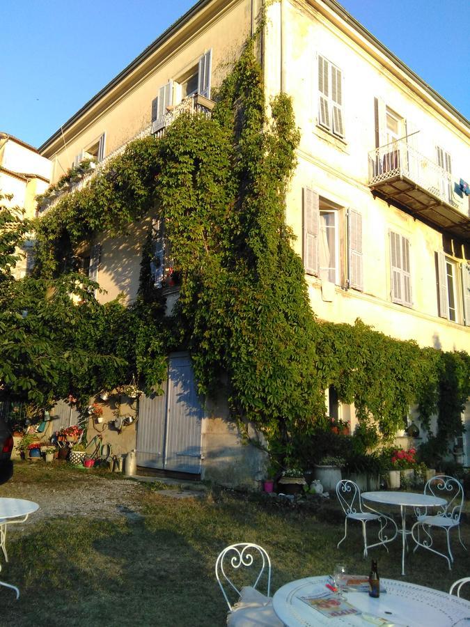 Bed and Breakfast Au Relais Fleuri Gilette Esterno foto